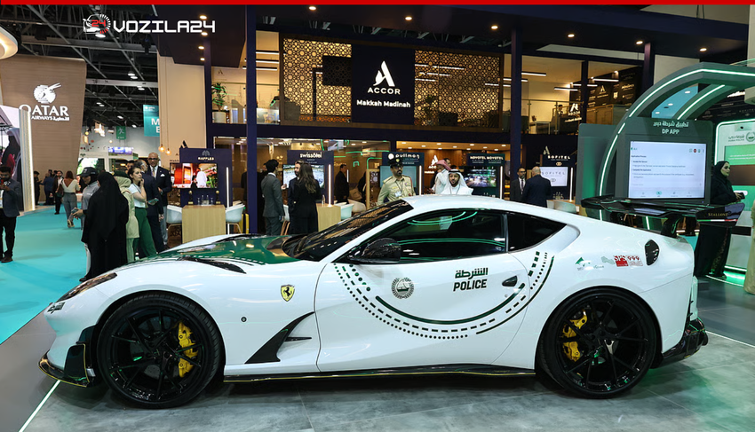 Dubajska policija dobila Ferrari 812 Superfast: 800 KM in 345 km/h v policijski uniformi
