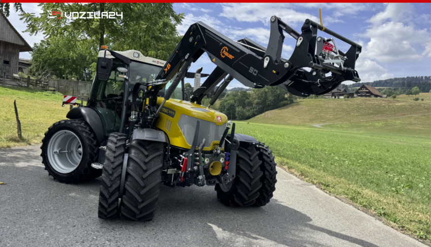 Rigitrac SKH 743: švicarski traktor s 116 KM, ki zavija z vsemi štirimi kolesi